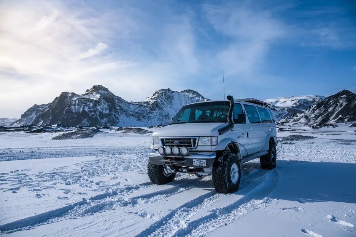 4x4 jeeps by night IJsland