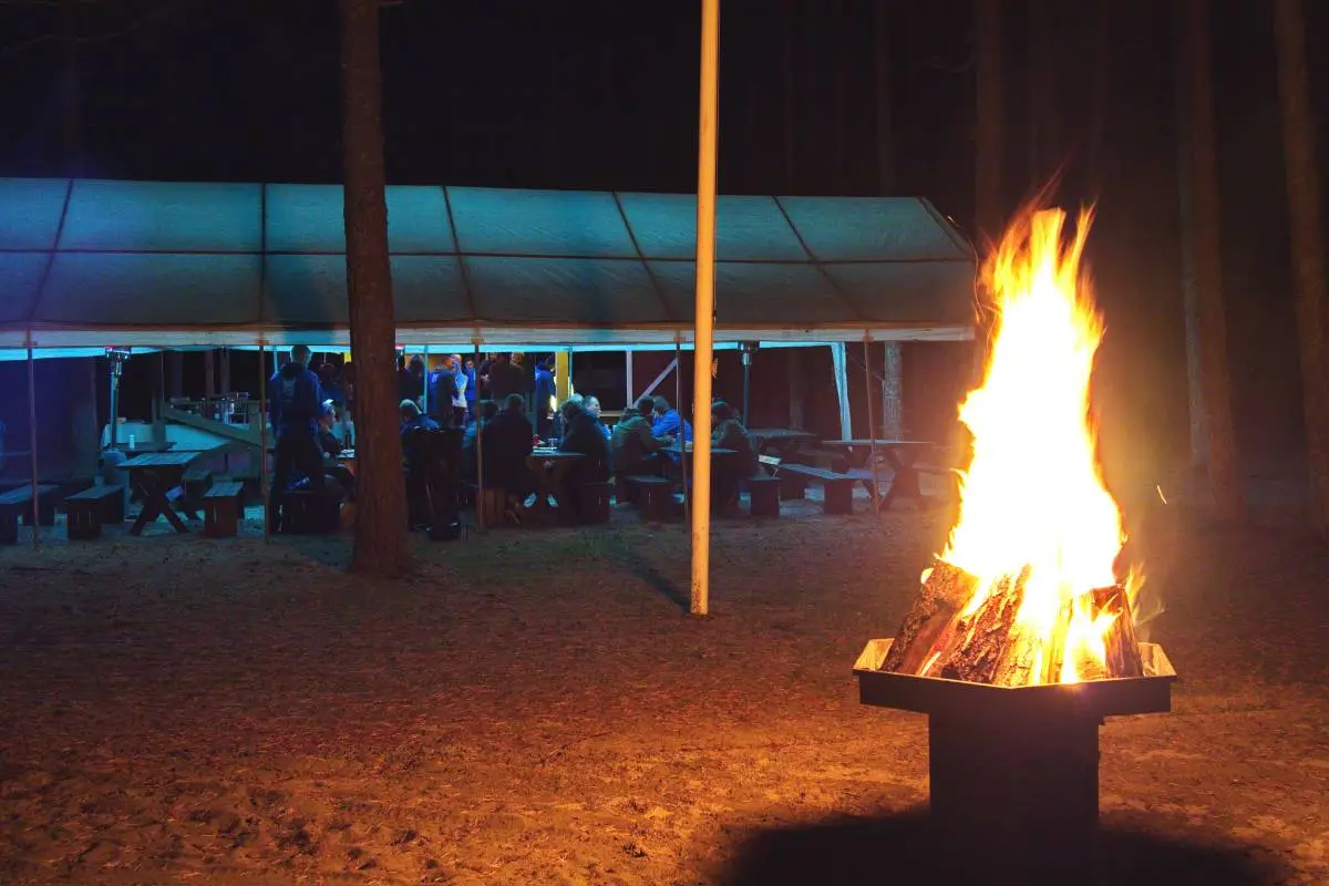 diner en kampvuur estland