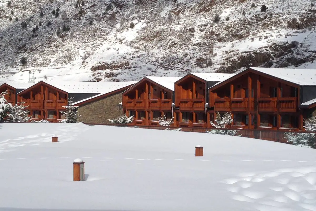 hotel aan de piste in de sneeuw andorra
