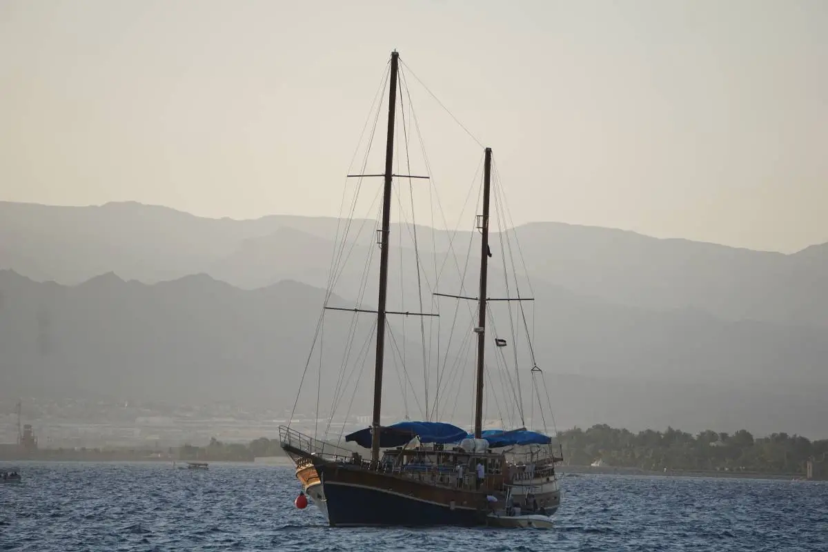 schip op de rode zee jordanie