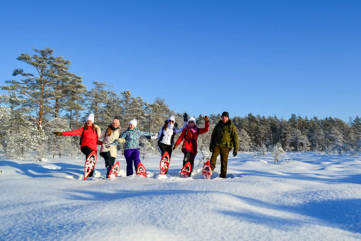 snowshoeing door estland