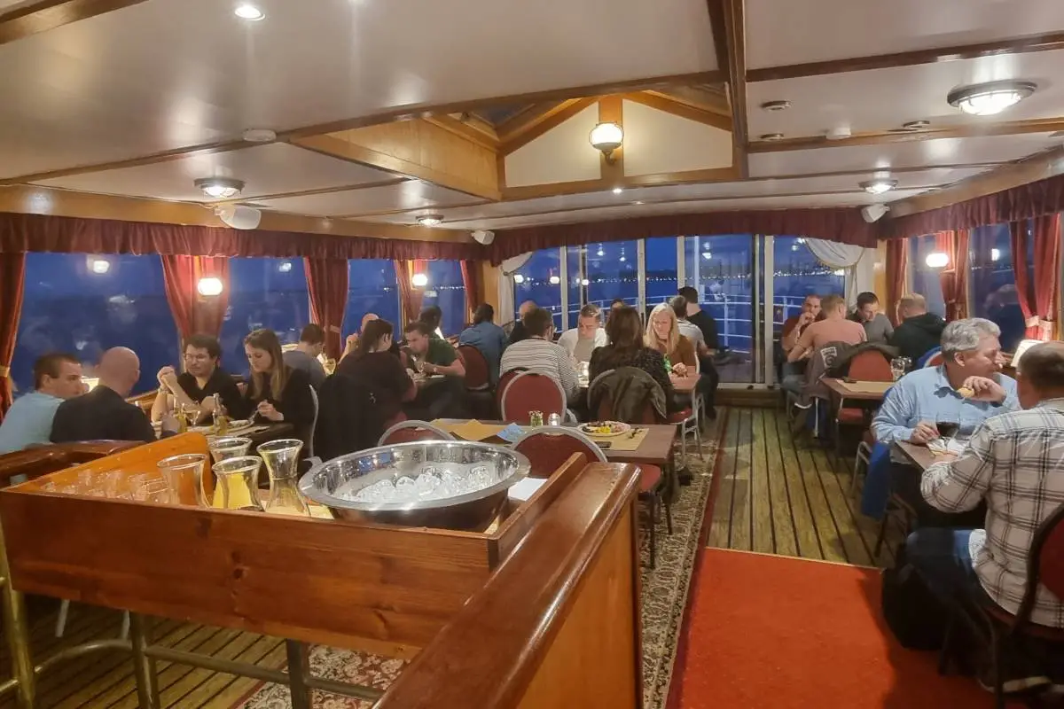uitgebreid diner boot estland 